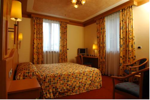 Imagen de la habitación del Hotel Luis. Foto 16