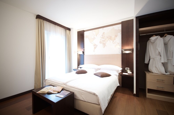 Imagen de la habitación del Hotel Luise, Sant'Alessandro. Foto 7