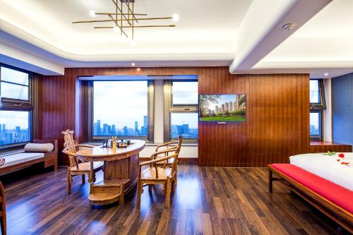 Imagen de la habitación del Hotel Lujia International. Foto 9
