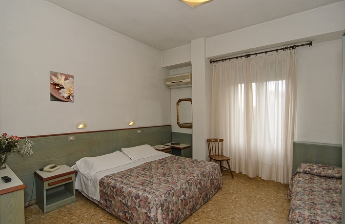 Imagen de la habitación del Hotel Lukas, Viareggio. Foto 4