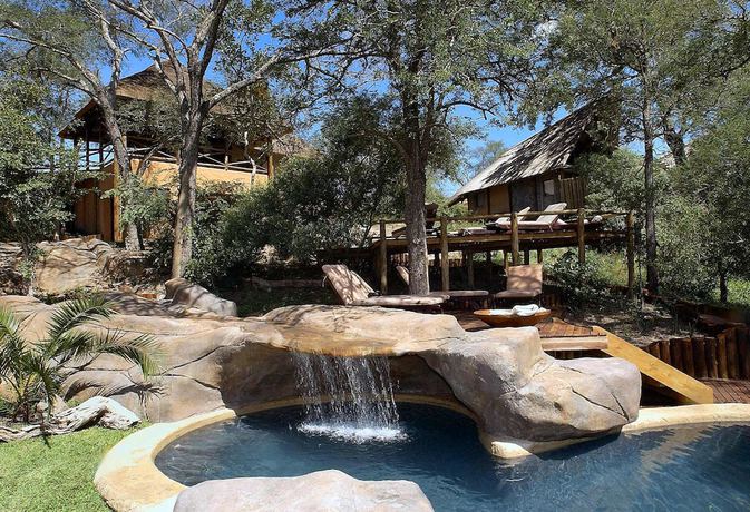 Imagen de la piscina del Hotel Lukimbi Safari Lodge. Foto 17