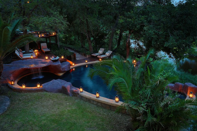 Imagen de la piscina del Hotel Lukimbi Safari Lodge. Foto 18