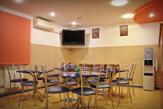 Imagen del bar/restaurante del Hotel Luko. Foto 2