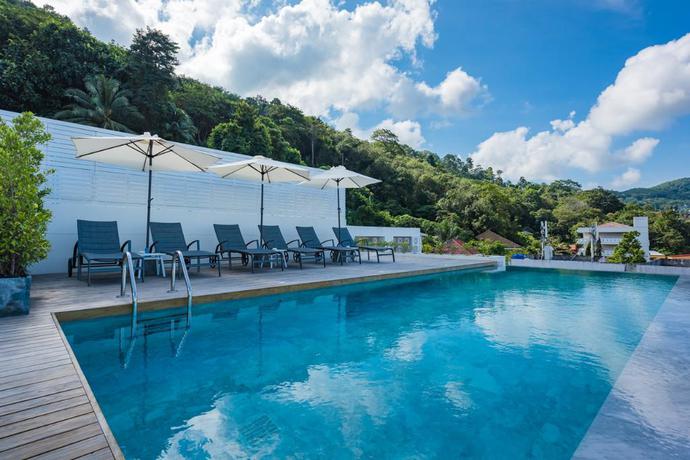 Imagen de la piscina del Hotel Lullabella. Foto 10