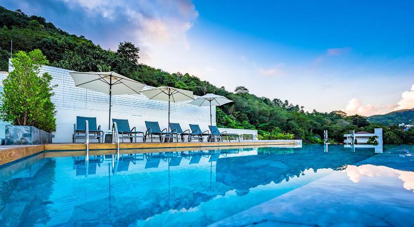 Imagen de la piscina del Hotel Lullabella. Foto 11