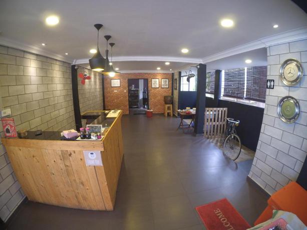 Imagen del bar/restaurante del Hotel Lulu Hotel, Chukai. Foto 5