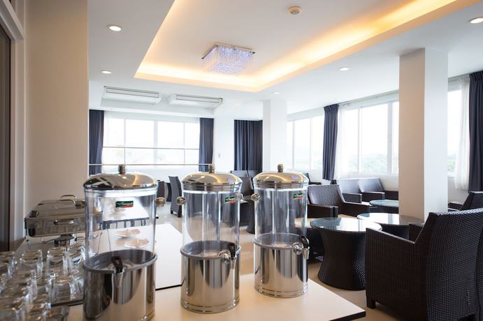 Imagen del bar/restaurante del Hotel Lulu Hotel. Foto 4
