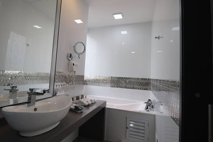 Imagen de la habitación del Hotel Luma Plaza. Foto 5