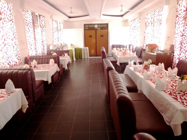 Imagen del bar/restaurante del Hotel Lumbini International. Foto 18