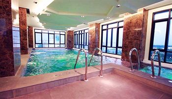Imagen de la piscina del Hotel Lumen Bangkok Srinakarin. Foto 16
