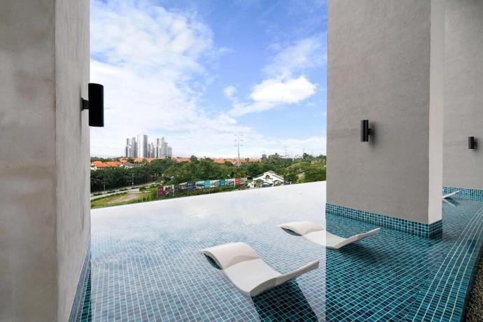 Imagen de la piscina del Hotel Lumi Tropicana. Foto 20