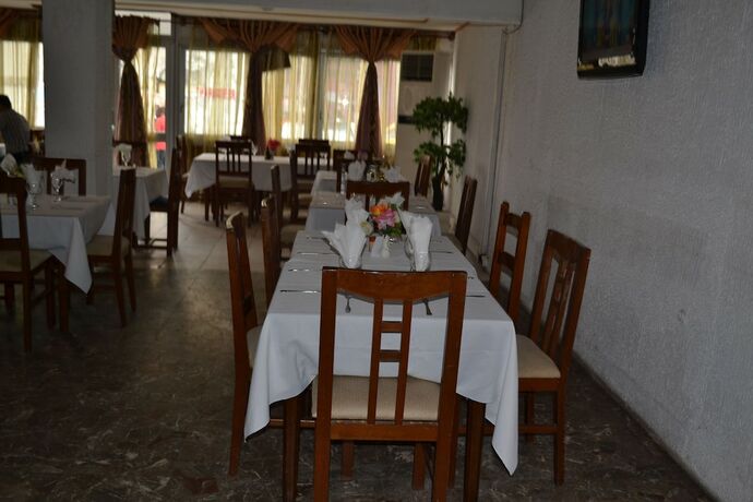 Imagen del bar/restaurante del Hotel Lumi&egrave;re Joss. Foto 14