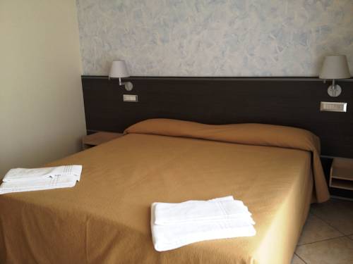 Imagen general del Hotel Lumin, Cremia. Foto 1