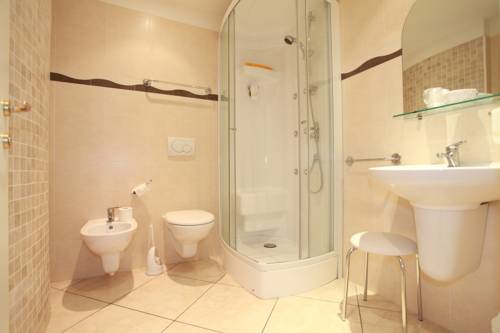 Imagen de la habitación del Hotel Lumin, Cremia. Foto 9
