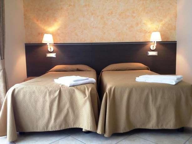 Imagen de la habitación del Hotel Lumin, Cremia. Foto 12