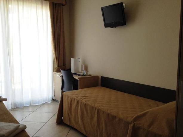 Imagen de la habitación del Hotel Lumin, Cremia. Foto 17