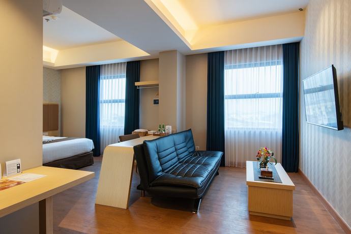 Imagen de la habitación del Hotel Luminor Aiport Sidoarjo. Foto 8