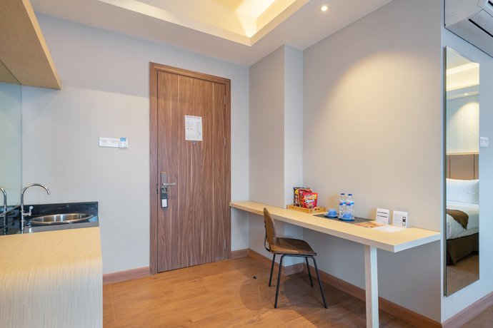 Imagen de la habitación del Hotel Luminor Aiport Sidoarjo. Foto 11