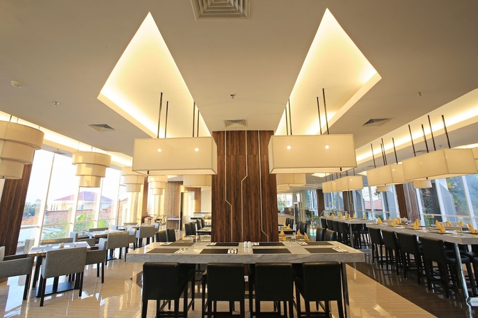 Imagen del bar/restaurante del Hotel Luminor Jambi Kebun Jeruk. Foto 3
