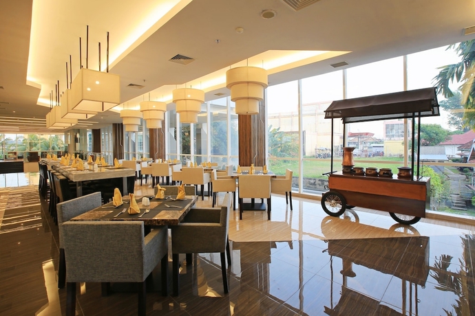 Imagen del bar/restaurante del Hotel Luminor Jambi Kebun Jeruk. Foto 4