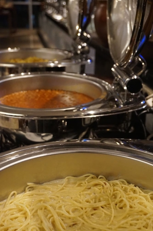 Imagen del bar/restaurante del Hotel Luminor Jambi Kebun Jeruk. Foto 10