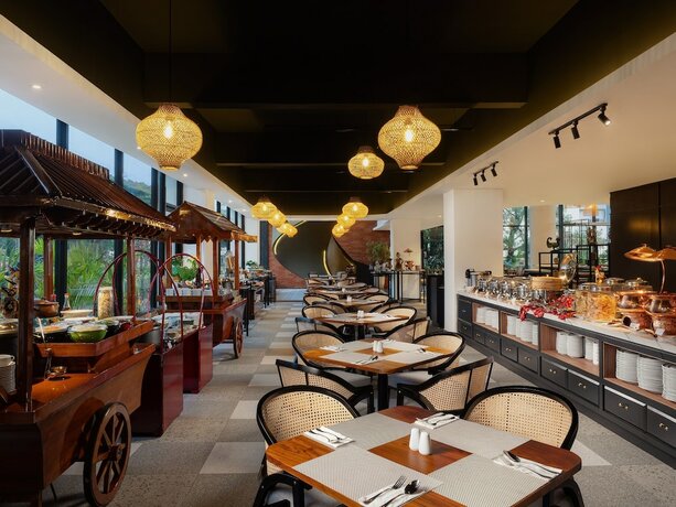 Imagen del bar/restaurante del Hotel Luminor Padjadjaran Bogor By Wh. Foto 9