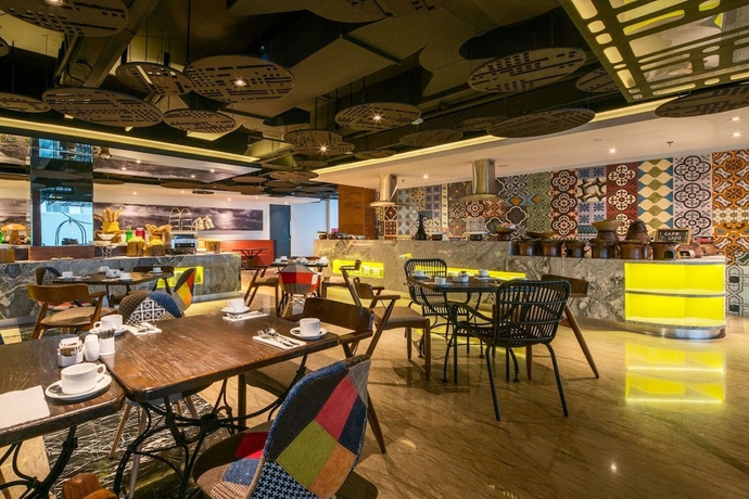 Imagen del bar/restaurante del Hotel Luminor Pecenongan. Foto 2