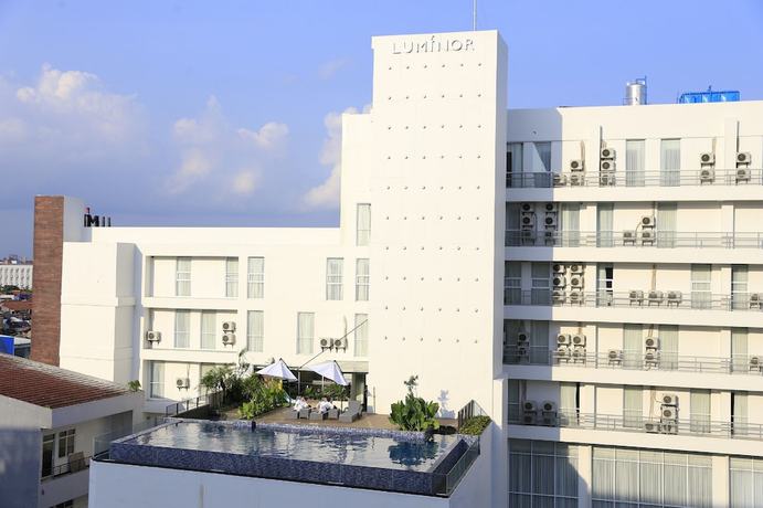 Imagen de la piscina del Hotel Luminor Purwokerto. Foto 19