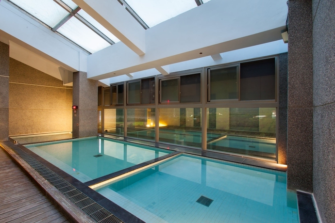 Imagen de la piscina del Hotel Luminous Hot Spring and Resort. Foto 17