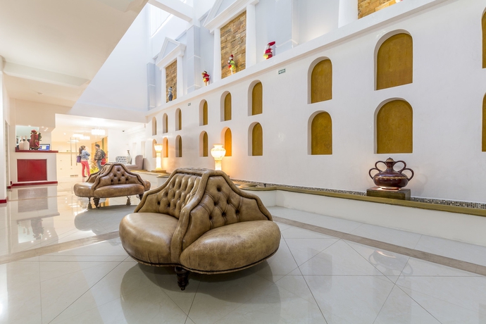 Imagen de los interiores del Hotel Luminus. Foto 10