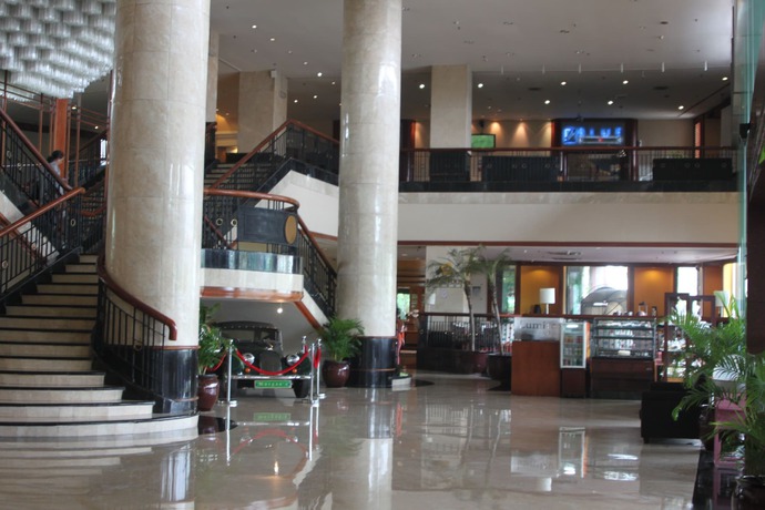 Imagen de los interiores del Hotel Lumire and Convention Center. Foto 10