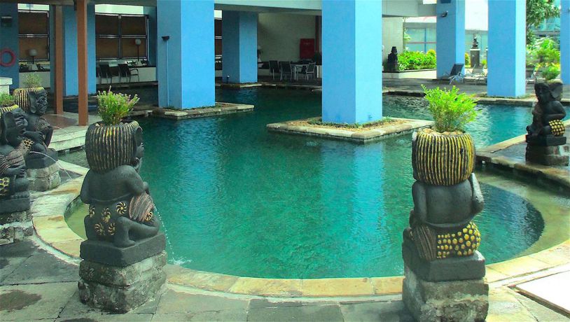 Imagen de la piscina del Hotel Lumire and Convention Center. Foto 12