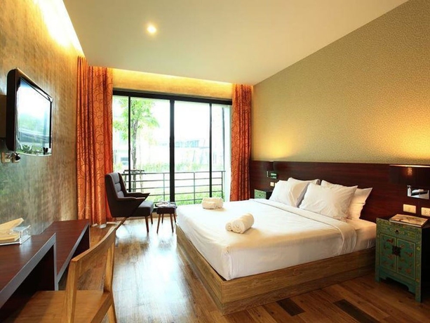 Imagen de la habitación del Hotel Lumphawa Amphawa. Foto 12