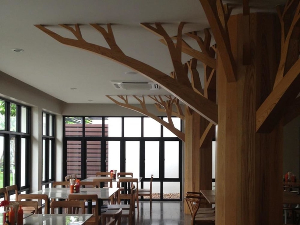 Imagen del bar/restaurante del Hotel Lumphawa Amphawa. Foto 6