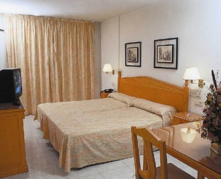 Imagen de la habitación del Hotel Luna Arabial. Foto 2