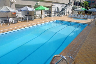 Imagen de la piscina del Hotel Luna Arabial. Foto 5