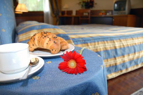 Imagen de la habitación del Hotel Luna, Bagnador. Foto 7