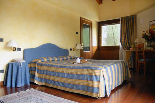 Imagen de la habitación del Hotel Luna, Bagnador. Foto 8