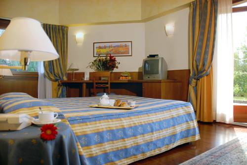 Imagen de la habitación del Hotel Luna, Bagnador. Foto 10