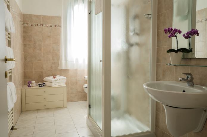 Imagen de la habitación del Hotel Luna Blu. Foto 11