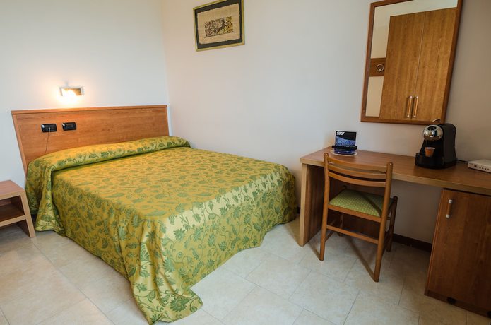 Imagen de la habitación del Hotel Luna Blu. Foto 12