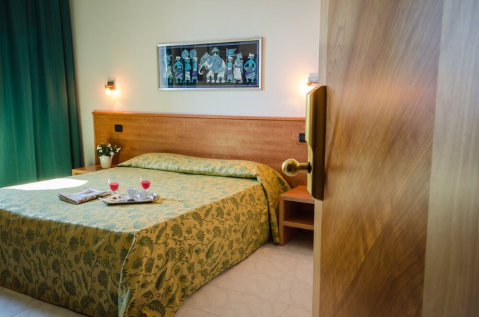 Imagen de la habitación del Hotel Luna Blu. Foto 13