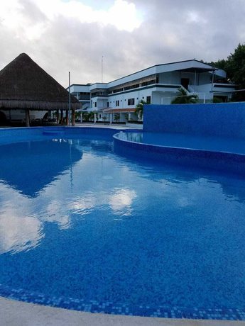 Imagen de los exteriores del Hotel Luna Caribe. Foto 10