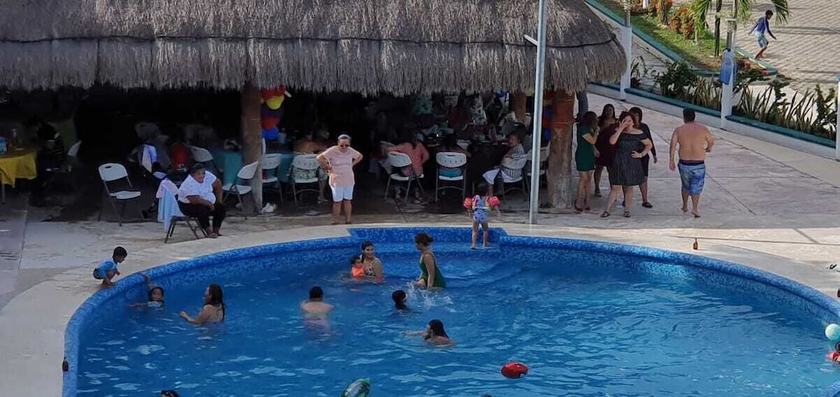 Imagen de la piscina del Hotel Luna Caribe. Foto 19