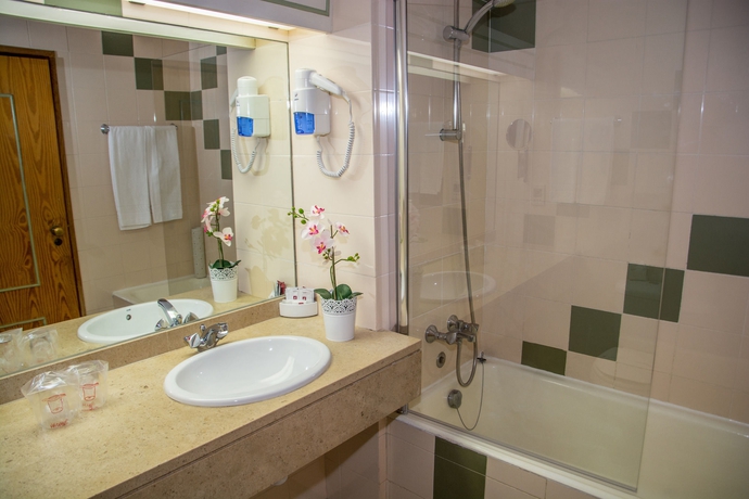 Imagen de la habitación del Hotel Luna Da Oura. Foto 3