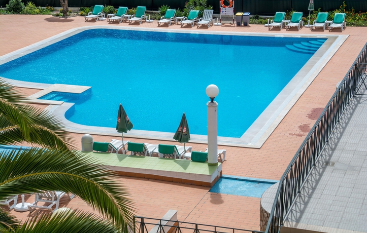 Imagen de la piscina del Hotel Luna Da Oura. Foto 16