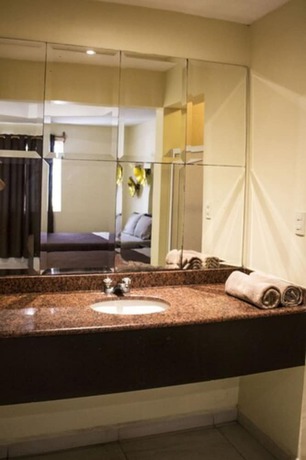 Imagen de la habitación del Hotel Luna Inn. Foto 9