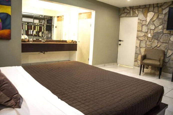 Imagen de la habitación del Hotel Luna Inn. Foto 13