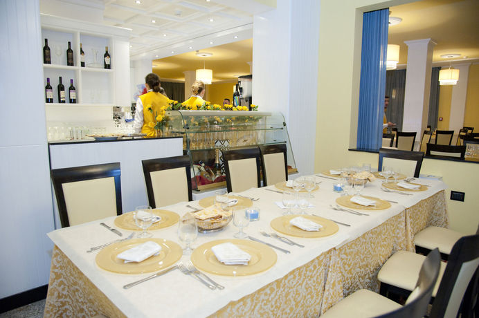 Imagen del bar/restaurante del Hotel Luna Lido. Foto 5