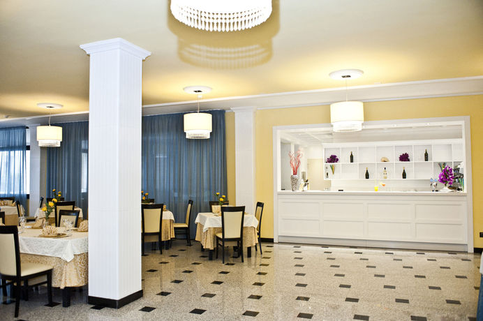 Imagen del bar/restaurante del Hotel Luna Lido. Foto 7